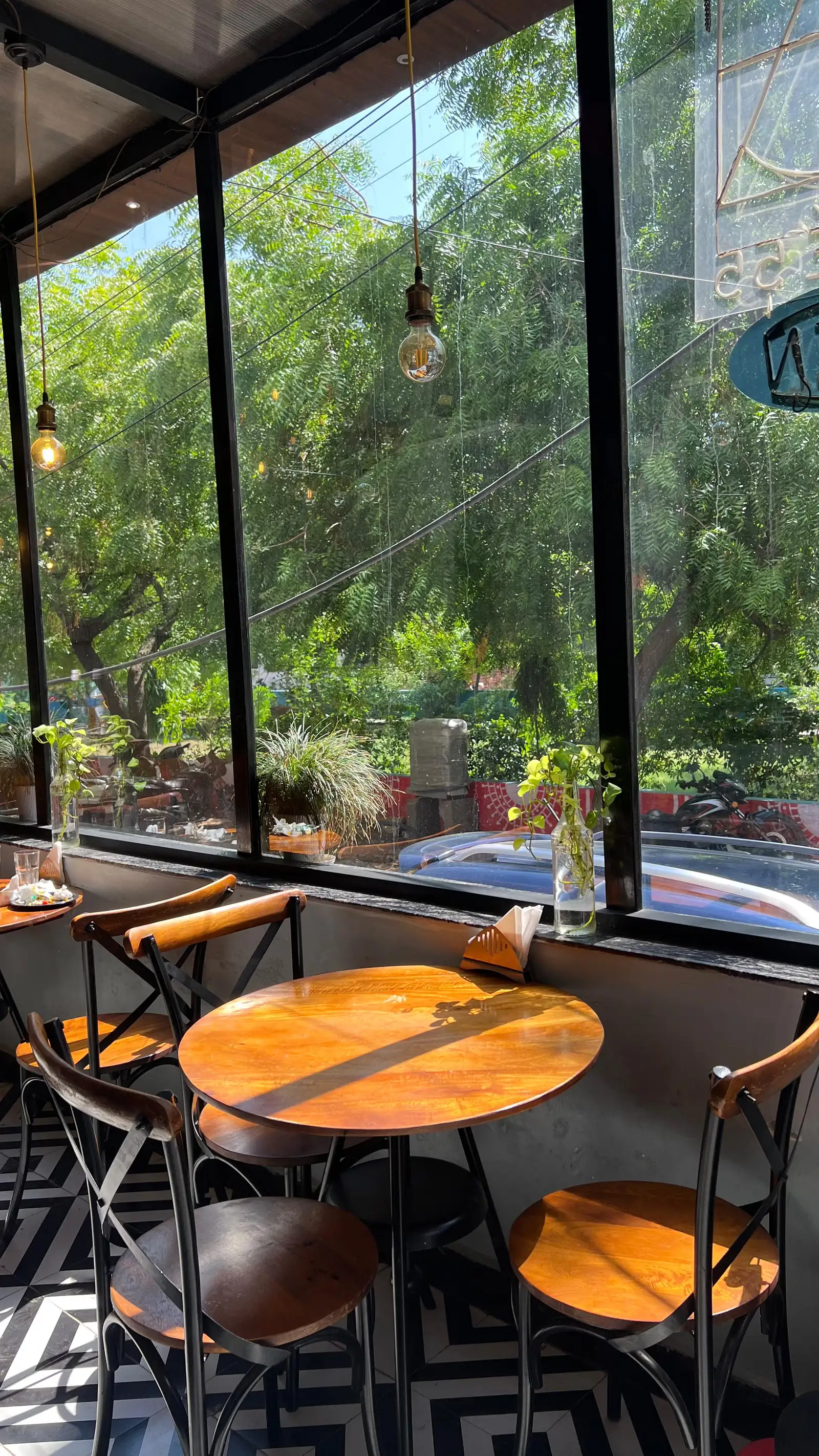 Café 55 Details